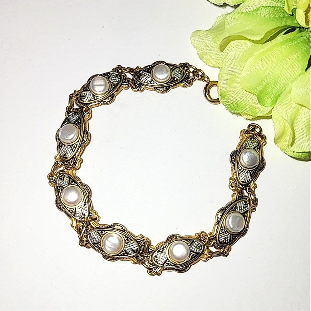 VINTAGE DAMASCENE & FAUX PEARL BRACELET - Picture 1 of 7